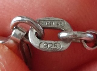 Bracciale con cuori pendenti