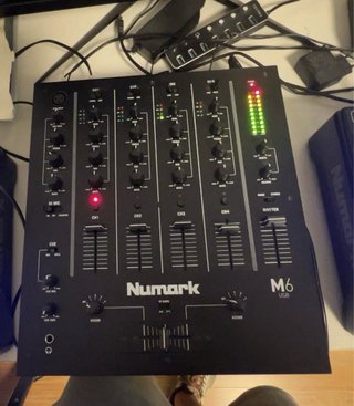 Numark M6 + Numark NDX500 Reproductor DJ USB/MP3