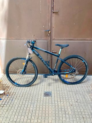 Bicicleta infantil negra y rosa