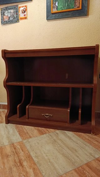 Mueble de madera con cajón
