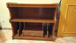 Mueble de madera con cajón