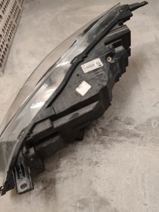 Faros Ford Kuga