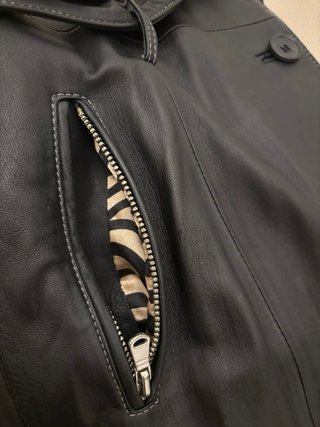 Abrigo Piel Negro Cortefiel con Forro Animal Print