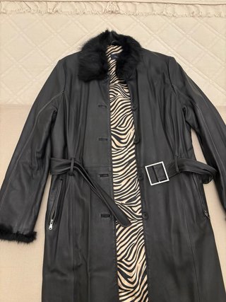 Abrigo Piel Negro Cortefiel con Forro Animal Print