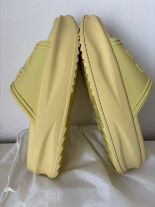 Chanclas Bimba y Lola Plataforma Amarillas