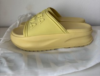 Chanclas Bimba y Lola Plataforma Amarillas