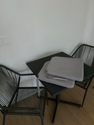 Mesa y 2 sillas de terraza negras