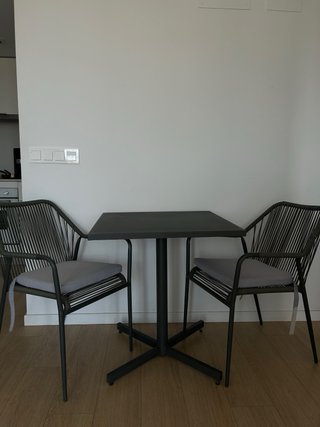 Mesa y 2 sillas de terraza negras