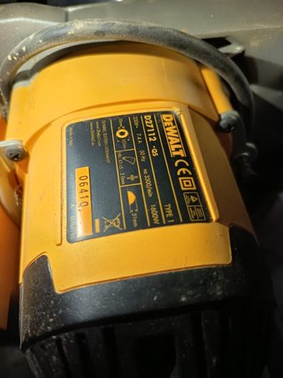 Sierra Ingletadora DeWALT D27112 + Mesa