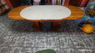 Mesa de comedor ovalada mármol y madera