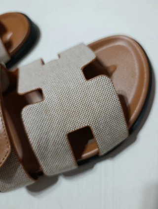 Sandalias Hermes Beige y Marrón