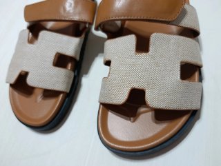 Sandalias Hermes Beige y Marrón