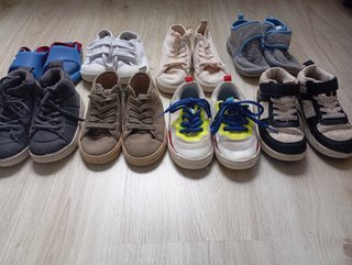Lote 8 pares zapatos bebé T. 24/25