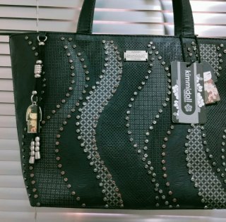 Bolso Tote Kimmidoll tachuelas metálicas.