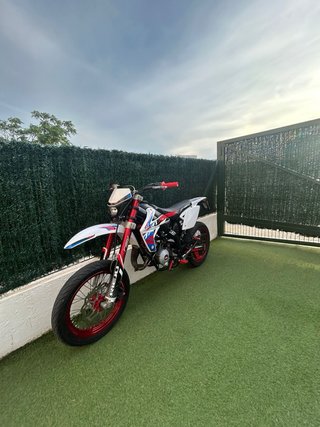 Rieju 49cc Supermotard Roja y Blanca