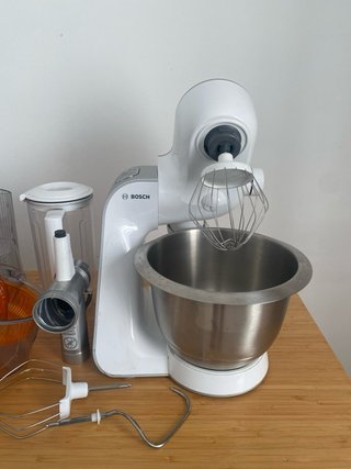 Robot de Cocina Bosch con Accesorios serie MUM
