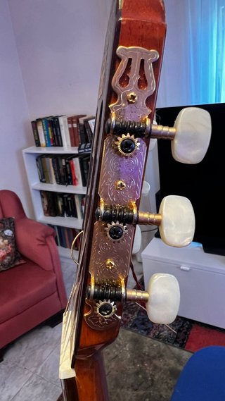 Guitarra Alhambra 4P con estuche rígido