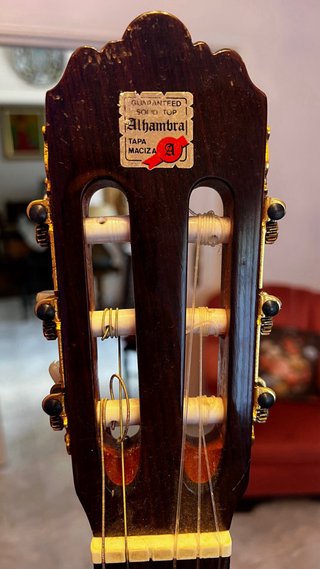Guitarra Alhambra 4P con estuche rígido