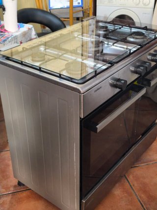 Cocina Corberó 5 fuegos + horno gas 60L