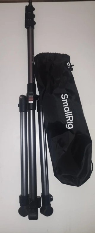 iluminación portátil y reversible SmallRig RT190.