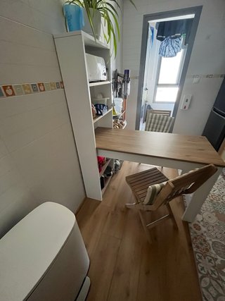 Mesa auxiliar cocina con estanterías