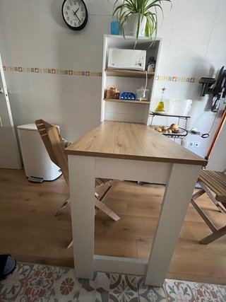 Mesa auxiliar cocina con estanterías