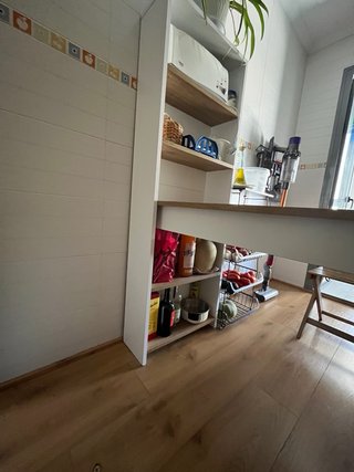 Mesa auxiliar cocina con estanterías
