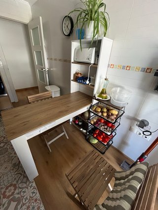 Mesa auxiliar cocina con estanterías