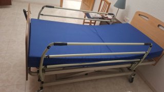 Cama Geriátrica Articulada con Carro Elevador