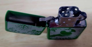Accendino Zippo Verde Design Terra