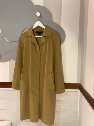 Trench Zara con cinturón