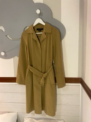 Trench Zara con cinturón