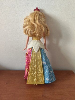 Barbie.Princesa Magic Dress Aurora Doll