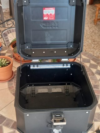 Baúl Moto Givi Trekker Outback 42L