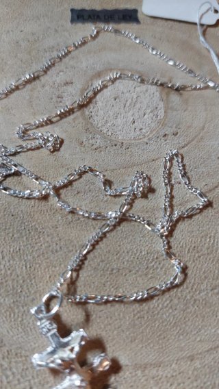 Cadena y Cruz de Plata de Ley