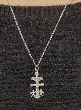 Cadena y Cruz de Plata de Ley