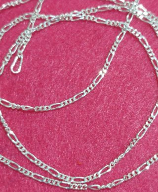 Cadena y Cruz de Plata de Ley