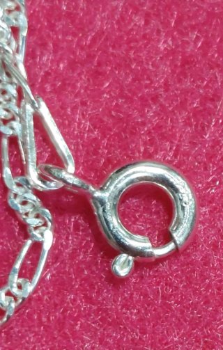 Cadena y Cruz de Plata de Ley