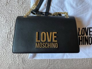 Borsa Love Moschino nera con catena dorata