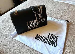 Borsa Love Moschino nera con catena dorata