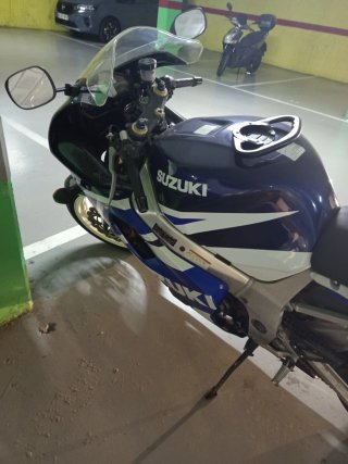 Suzuki GSX-R Deportiva Azul/Blanca