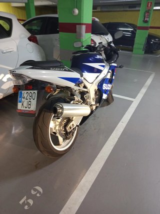 Suzuki GSX-R Deportiva Azul/Blanca