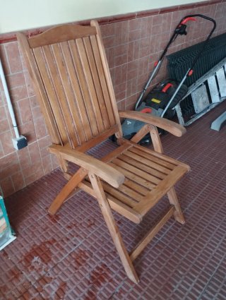Silla de madera de teka plegable