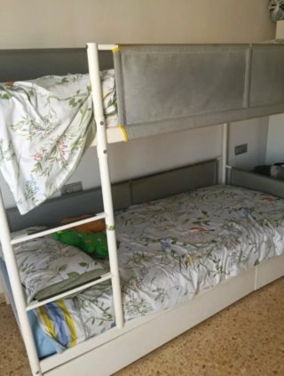 Letto a castello con due letti, metallo e tessuto