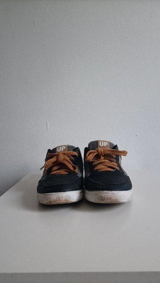 Zapatillas UP Talla 42 Negras y Marrones
