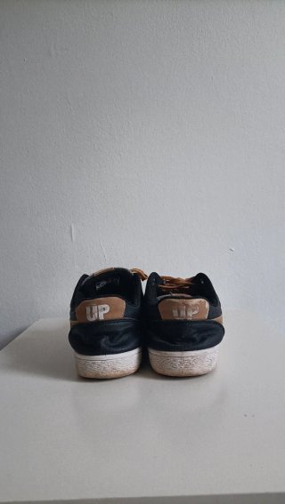 Zapatillas UP Talla 42 Negras y Marrones
