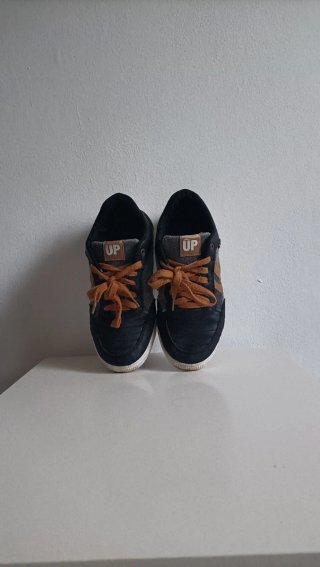Zapatillas UP Talla 42 Negras y Marrones