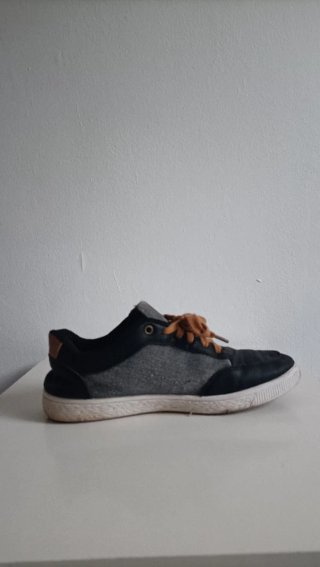Zapatillas UP Talla 42 Negras y Marrones