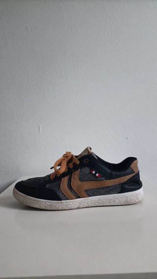 Zapatillas UP Talla 42 Negras y Marrones