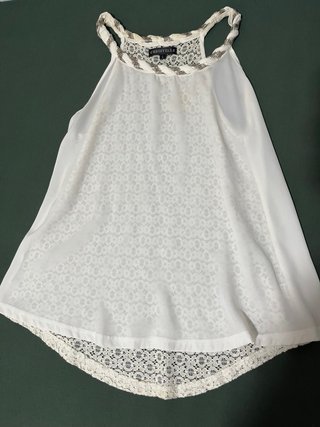 Blusa blanca con encaje